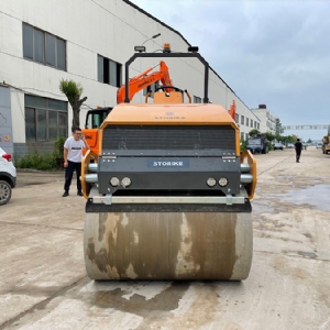 ST4500C--4.5 Ton Pneumatic Tyre Combination Road Roller